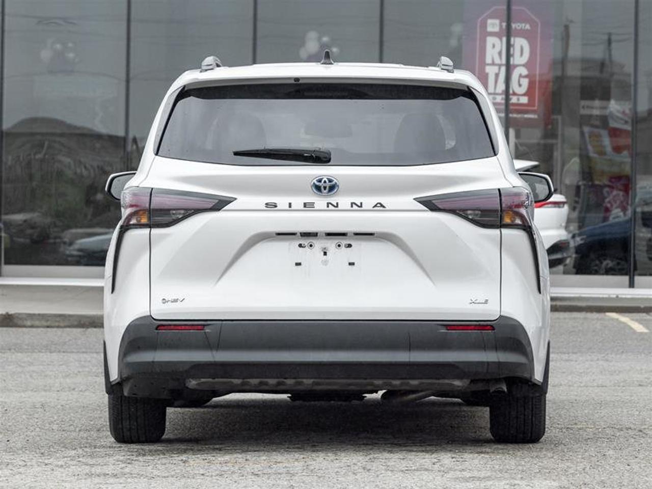 2025 Toyota Sienna Hybrid Sienna XLE 8-Pass Sunroof | Backup Cam | Heated Seats | Wireless Charging | XLE Photo
