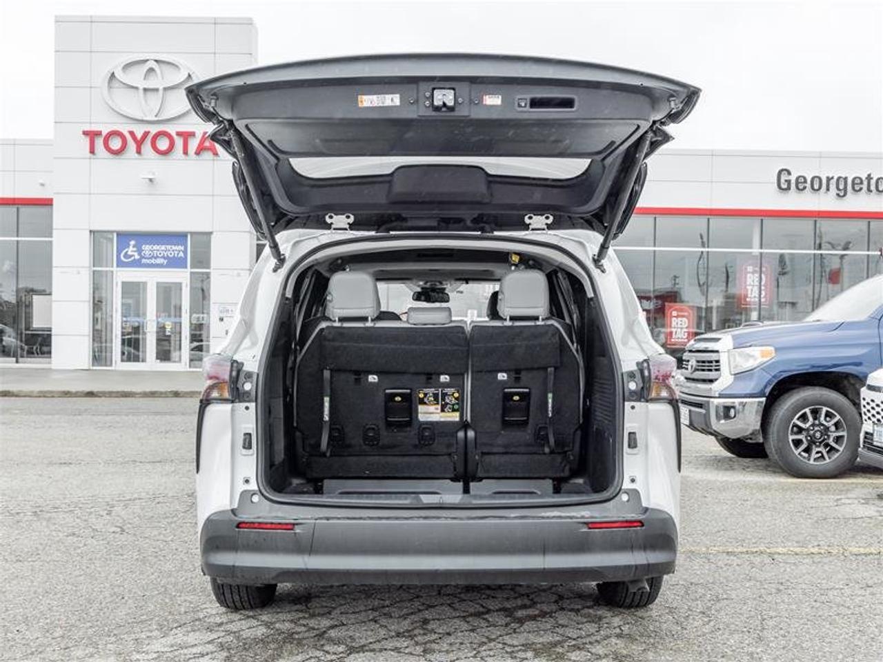 2025 Toyota Sienna Hybrid Sienna XLE 8-Pass Sunroof | Backup Cam | Heated Seats | Wireless Charging | XLE Photo