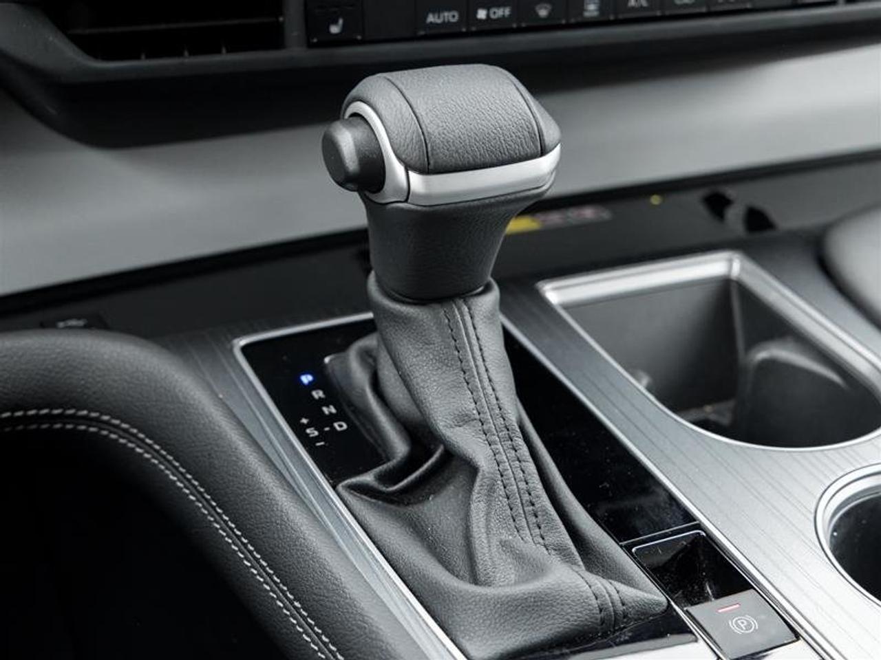 2025 Toyota Sienna Hybrid Sienna XLE 8-Pass Sunroof | Backup Cam | Heated Seats | Wireless Charging | XLE Photo