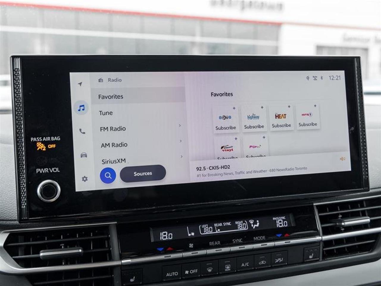 2025 Toyota Sienna Hybrid Sienna XLE 8-Pass Sunroof | Backup Cam | Heated Seats | Wireless Charging | XLE Photo
