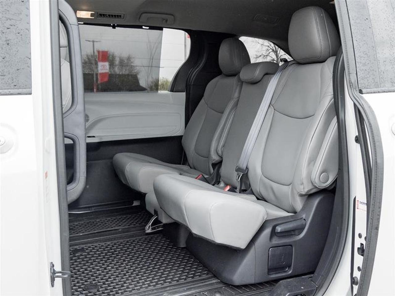 2025 Toyota Sienna Hybrid Sienna XLE 8-Pass Sunroof | Backup Cam | Heated Seats | Wireless Charging | XLE Photo