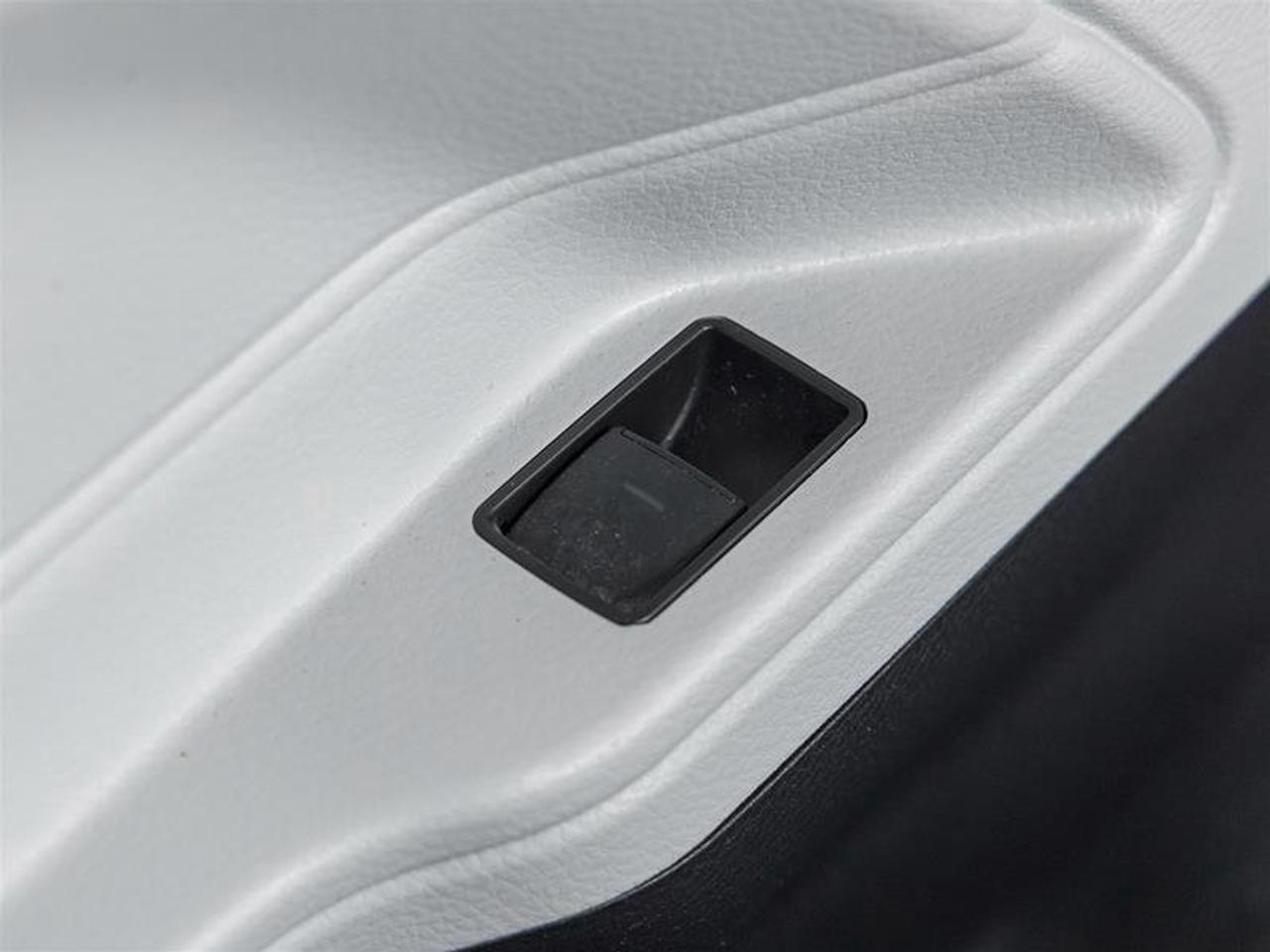 2025 Toyota Sienna Hybrid Sienna XLE 8-Pass Sunroof | Backup Cam | Heated Seats | Wireless Charging | XLE Photo