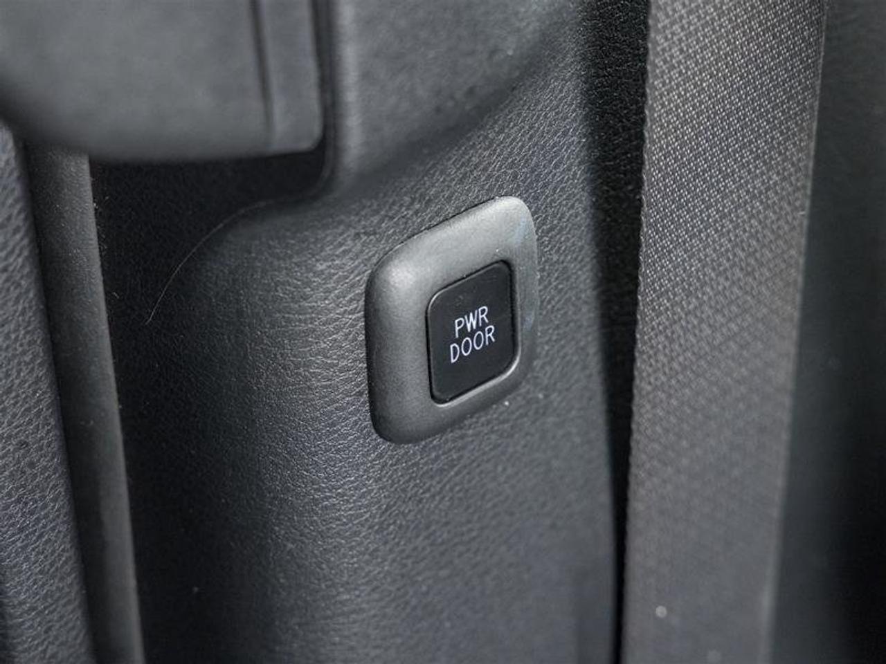 2025 Toyota Sienna Hybrid Sienna XLE 8-Pass Sunroof | Backup Cam | Heated Seats | Wireless Charging | XLE Photo