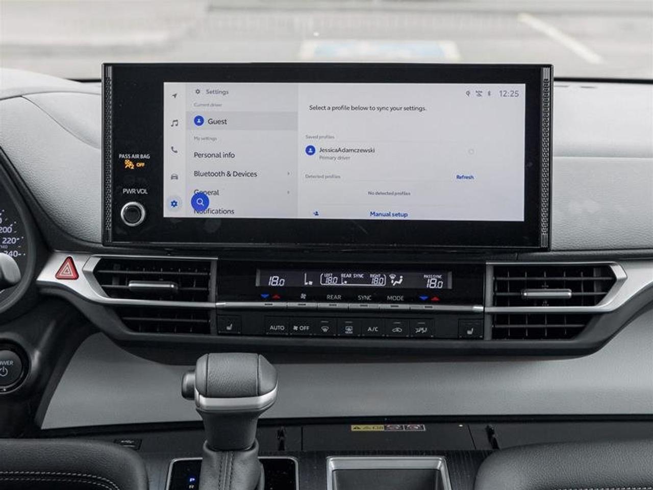 2025 Toyota Sienna Hybrid Sienna XLE 8-Pass Sunroof | Backup Cam | Heated Seats | Wireless Charging | XLE Photo