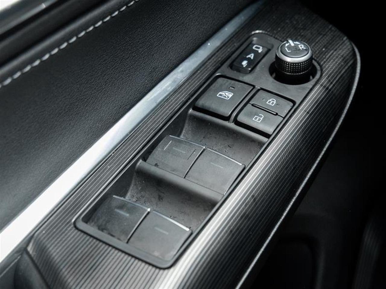 2021 Toyota Venza Hybrid Venza XLE Backup Cam | Navi | Heated Seats | Wireless Charging | JBL Audio | XLE Photo