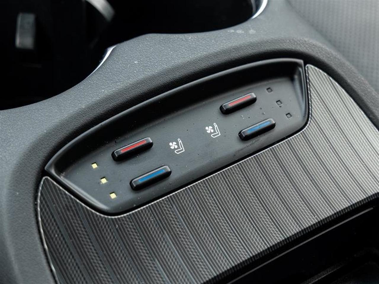 2021 Toyota Venza Hybrid Venza XLE Backup Cam | Navi | Heated Seats | Wireless Charging | JBL Audio | XLE Photo