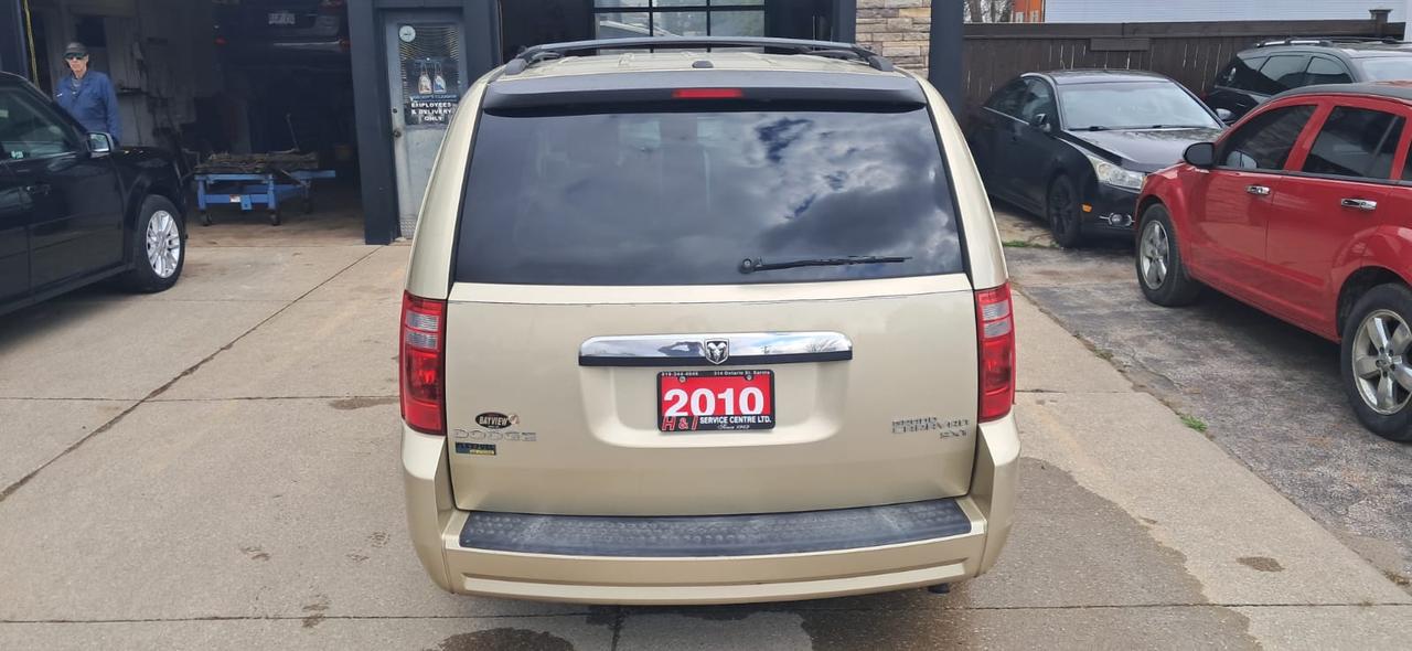 2010 Dodge Grand Caravan SXT Photo