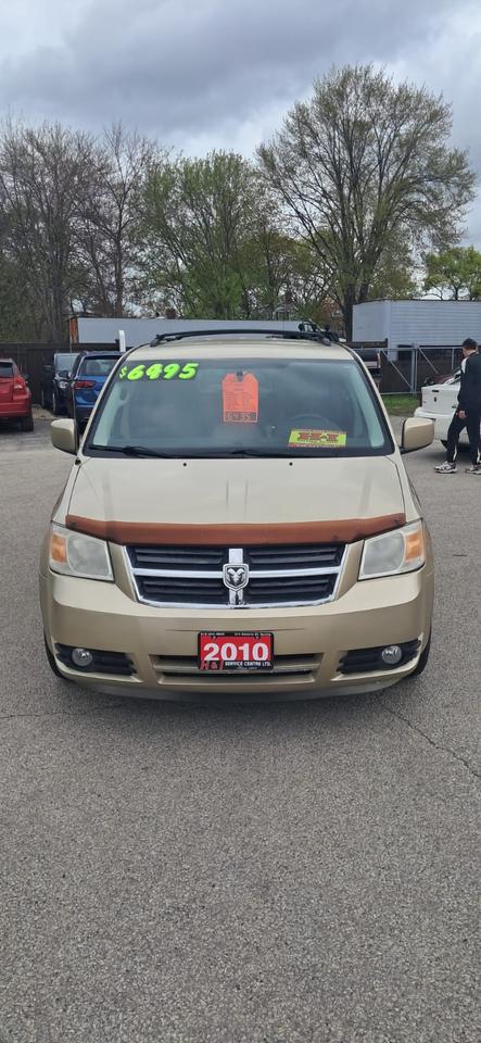 2010 Dodge Grand Caravan SXT Photo2