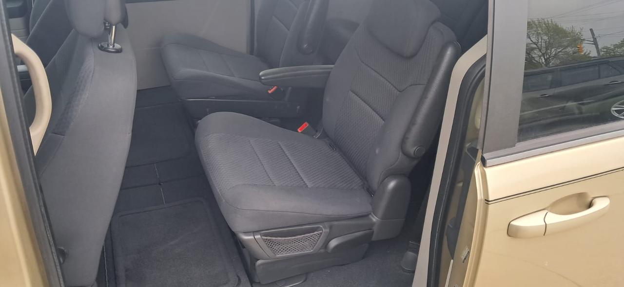 2010 Dodge Grand Caravan SXT Photo