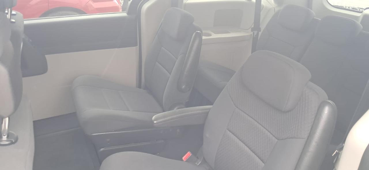 2010 Dodge Grand Caravan SXT Photo