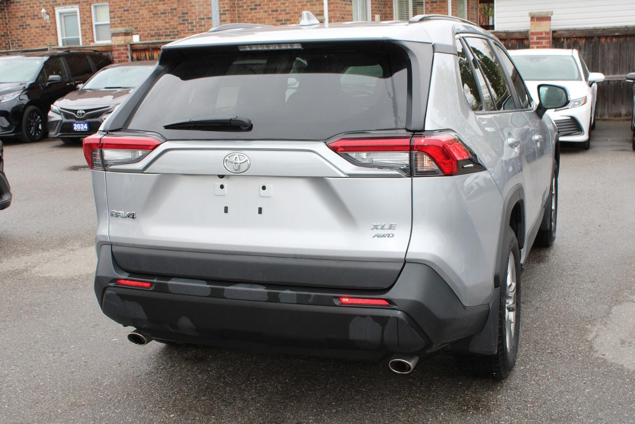2024 Toyota RAV4 XLE AWD Photo3