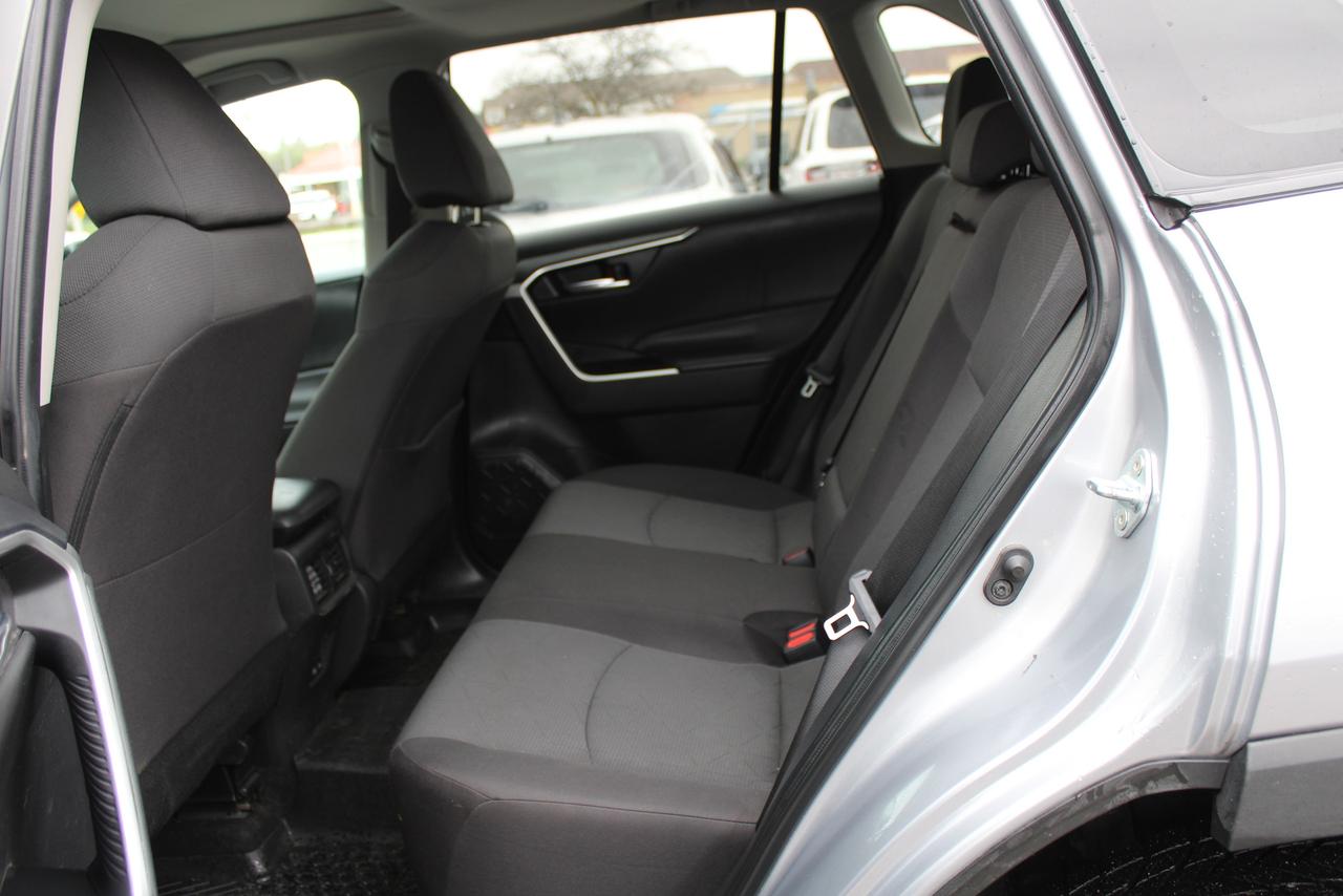 2024 Toyota RAV4 XLE AWD Photo4