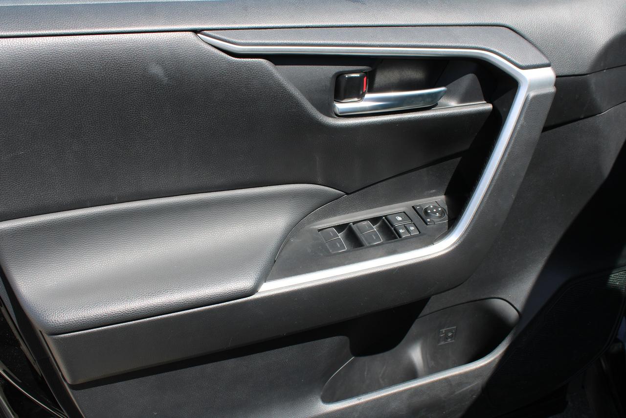 2025 Toyota RAV4 XLE AWD Photo