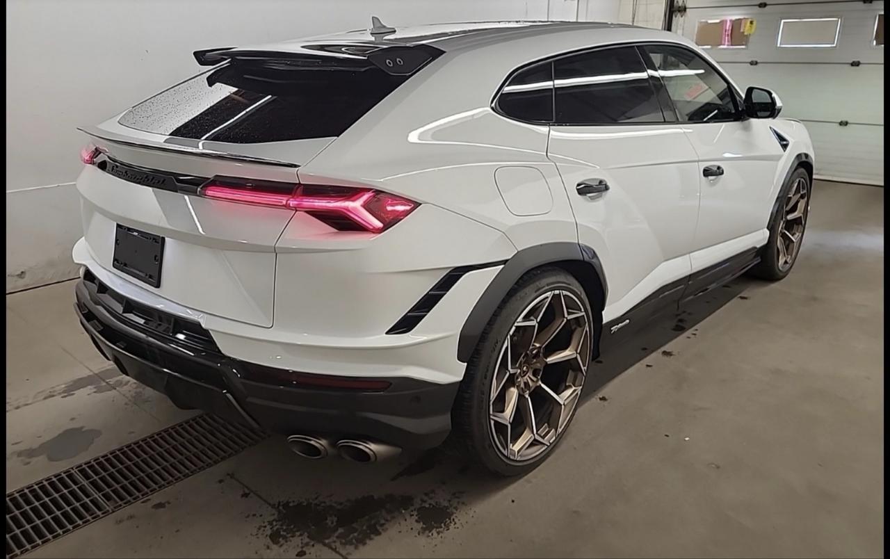 2023 Lamborghini Urus S Photo