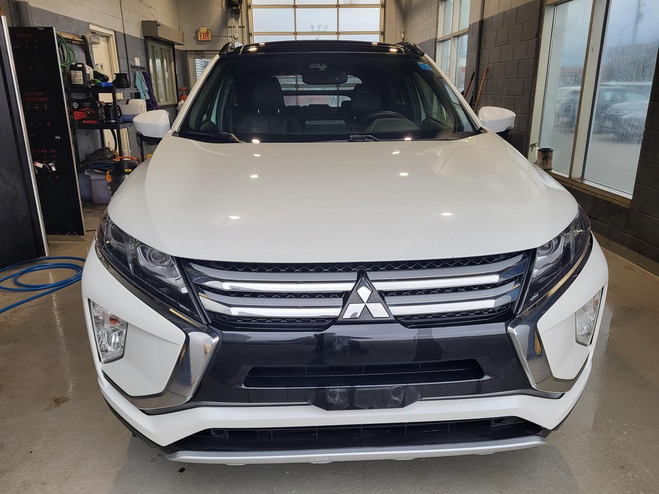 2020 Mitsubishi Eclipse Cross LE Photo2