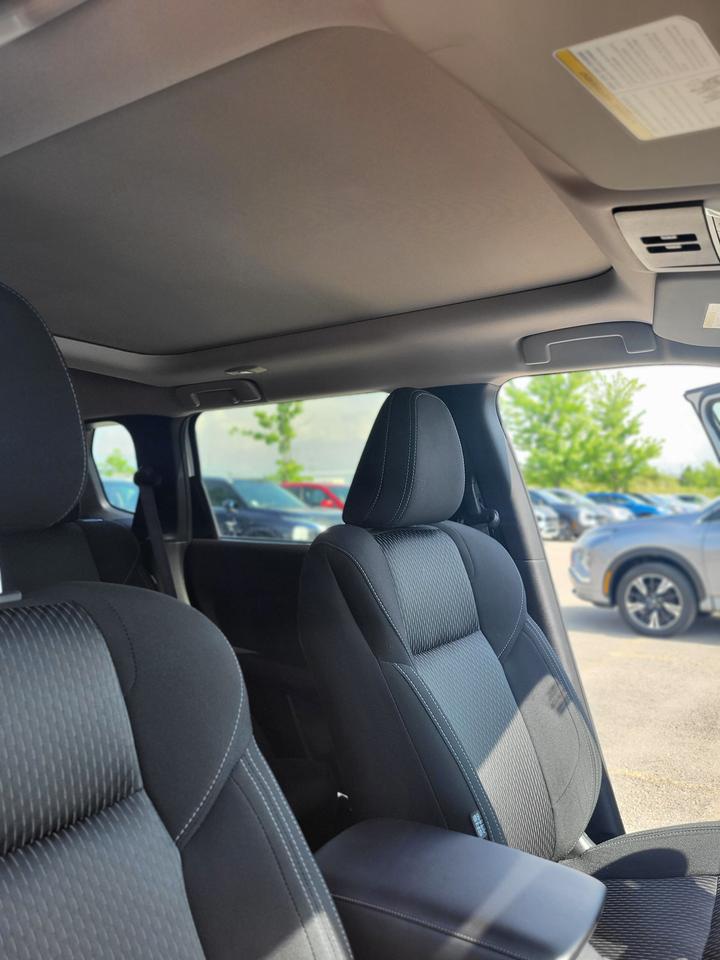 2024 Mitsubishi Outlander SE Photo