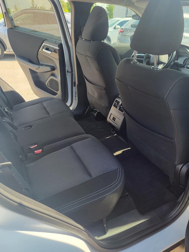 2024 Mitsubishi Outlander SE Photo