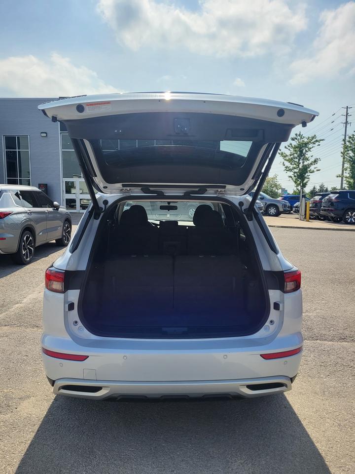 2024 Mitsubishi Outlander SE Photo
