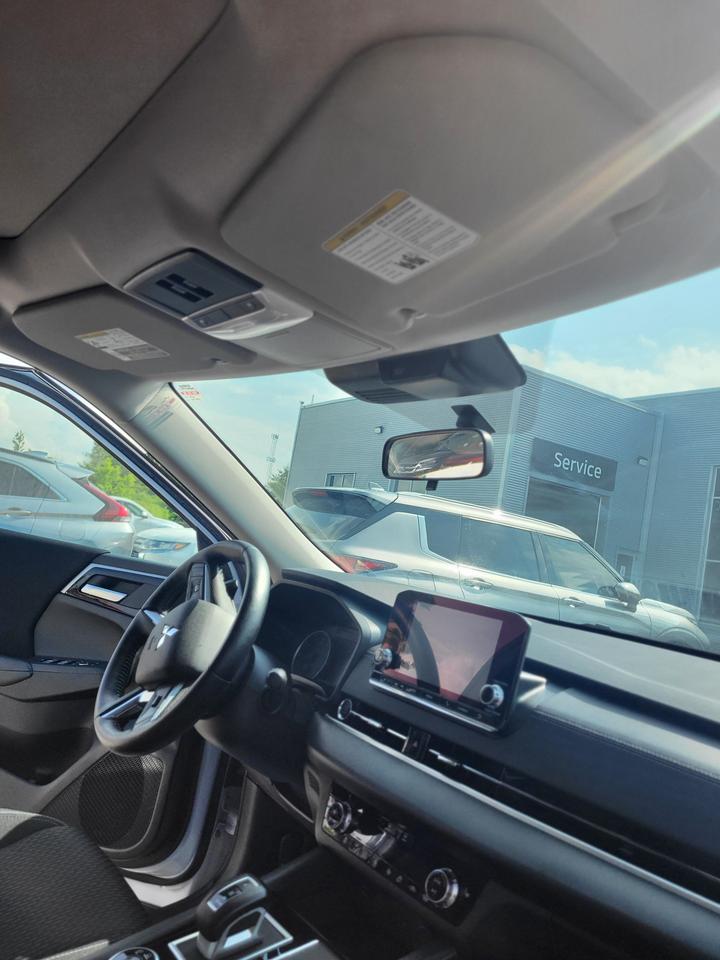2024 Mitsubishi Outlander SE Photo