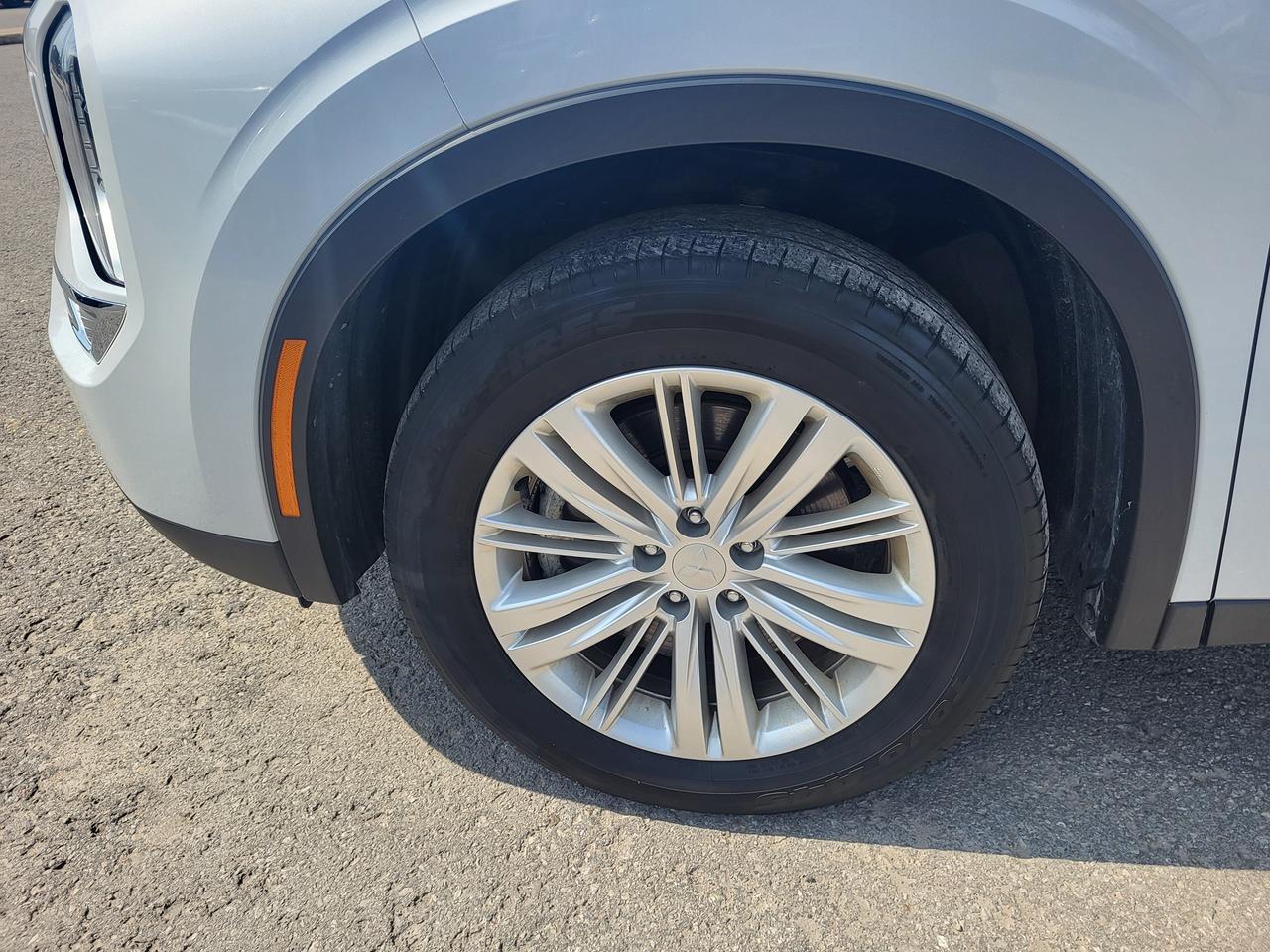 2024 Mitsubishi Outlander SE Photo