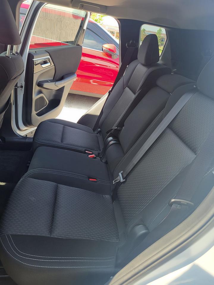 2024 Mitsubishi Outlander SE Photo