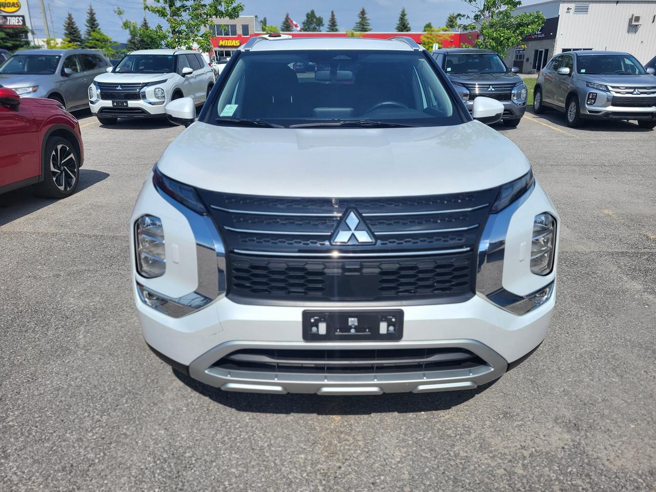2024 Mitsubishi Outlander SE Photo