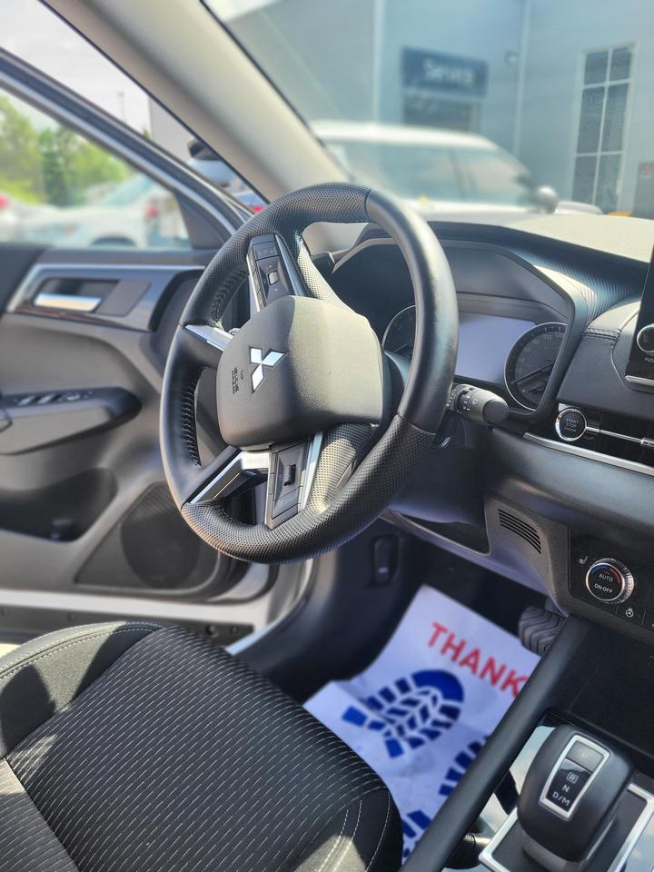 2024 Mitsubishi Outlander SE Photo