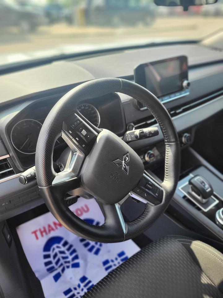 2024 Mitsubishi Outlander SE Photo