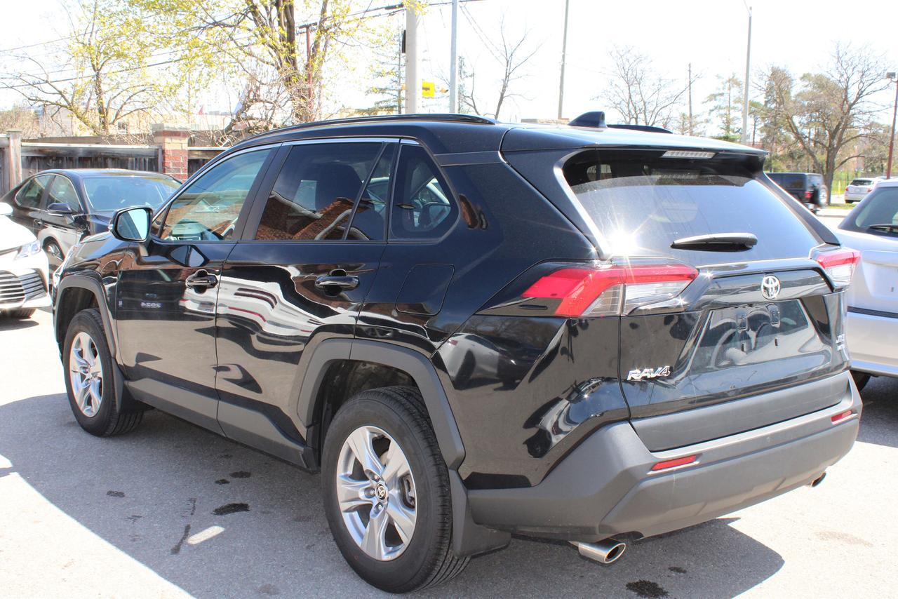 2025 Toyota RAV4 XLE Photo2