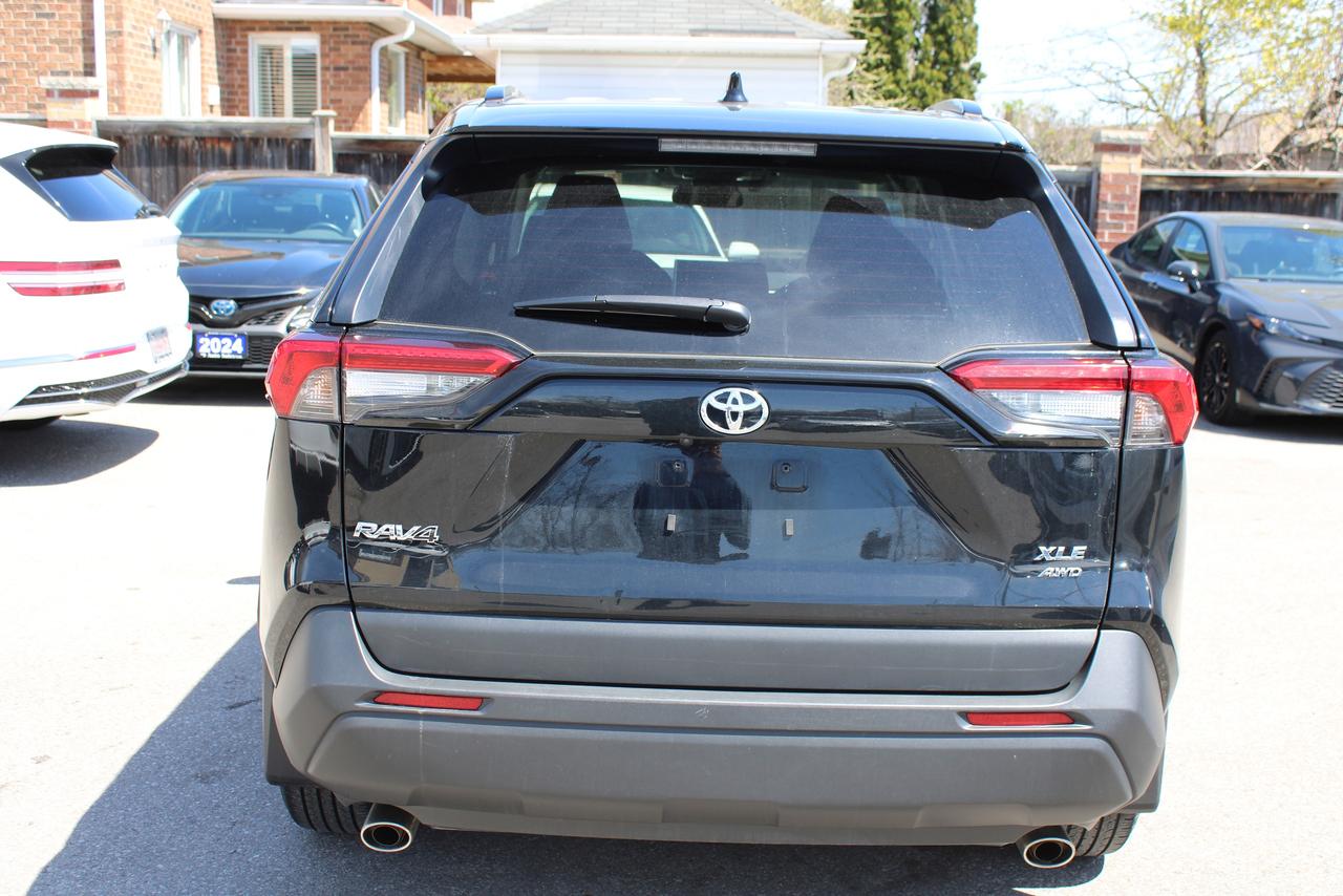 2025 Toyota RAV4 XLE Photo