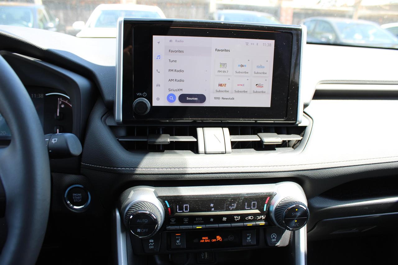2025 Toyota RAV4 XLE Photo