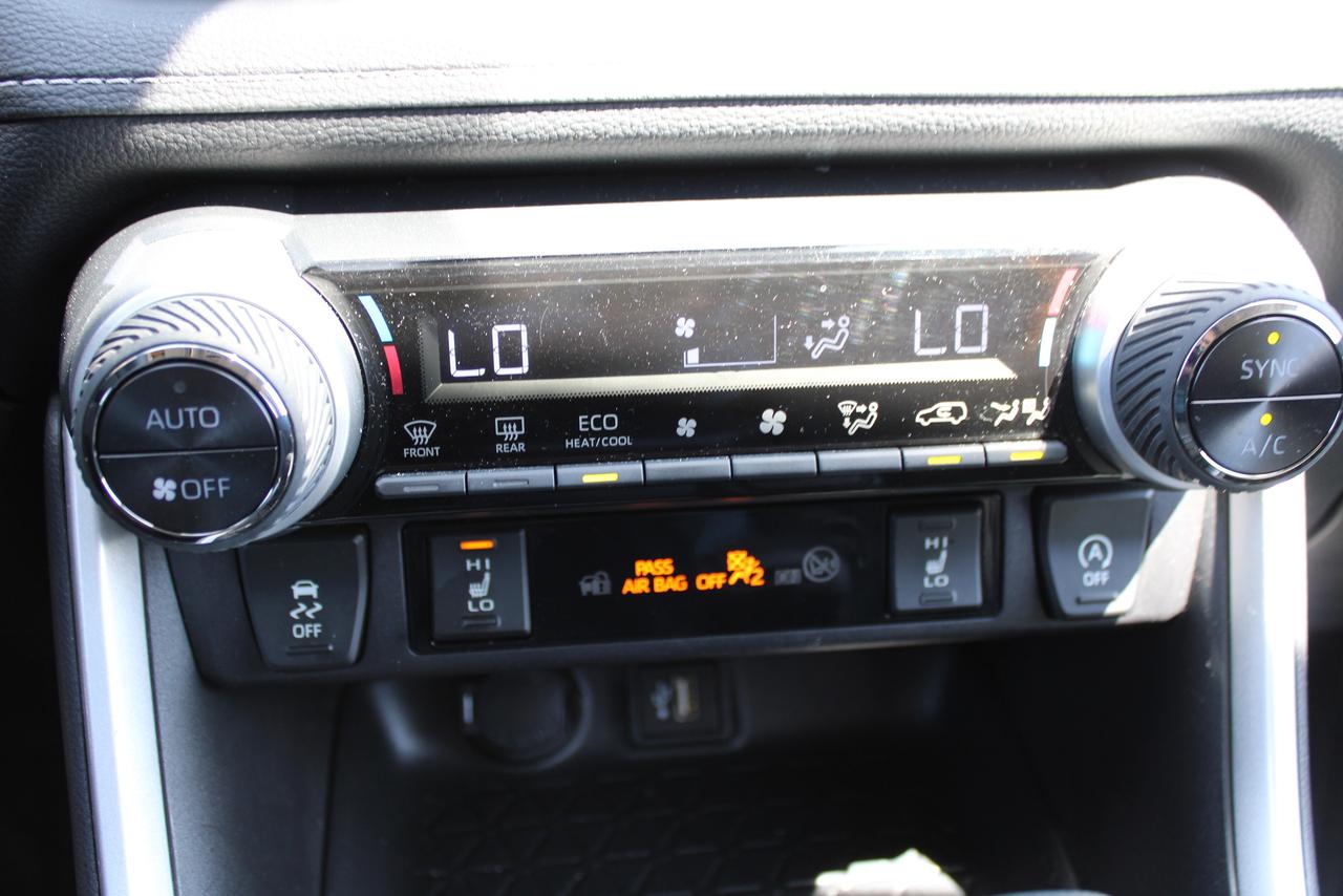 2025 Toyota RAV4 XLE Photo