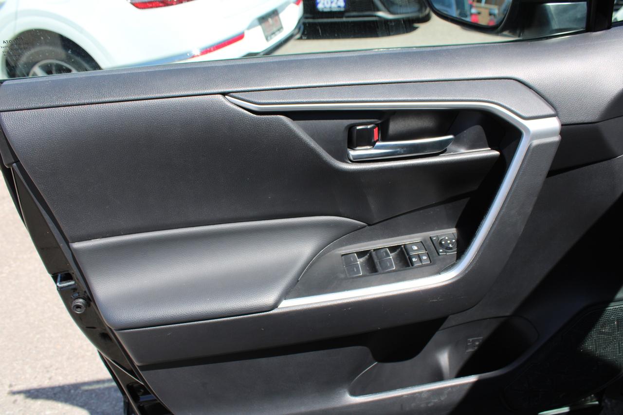 2025 Toyota RAV4 XLE Photo