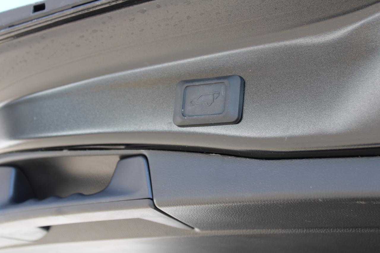 2025 Toyota RAV4 XLE Photo