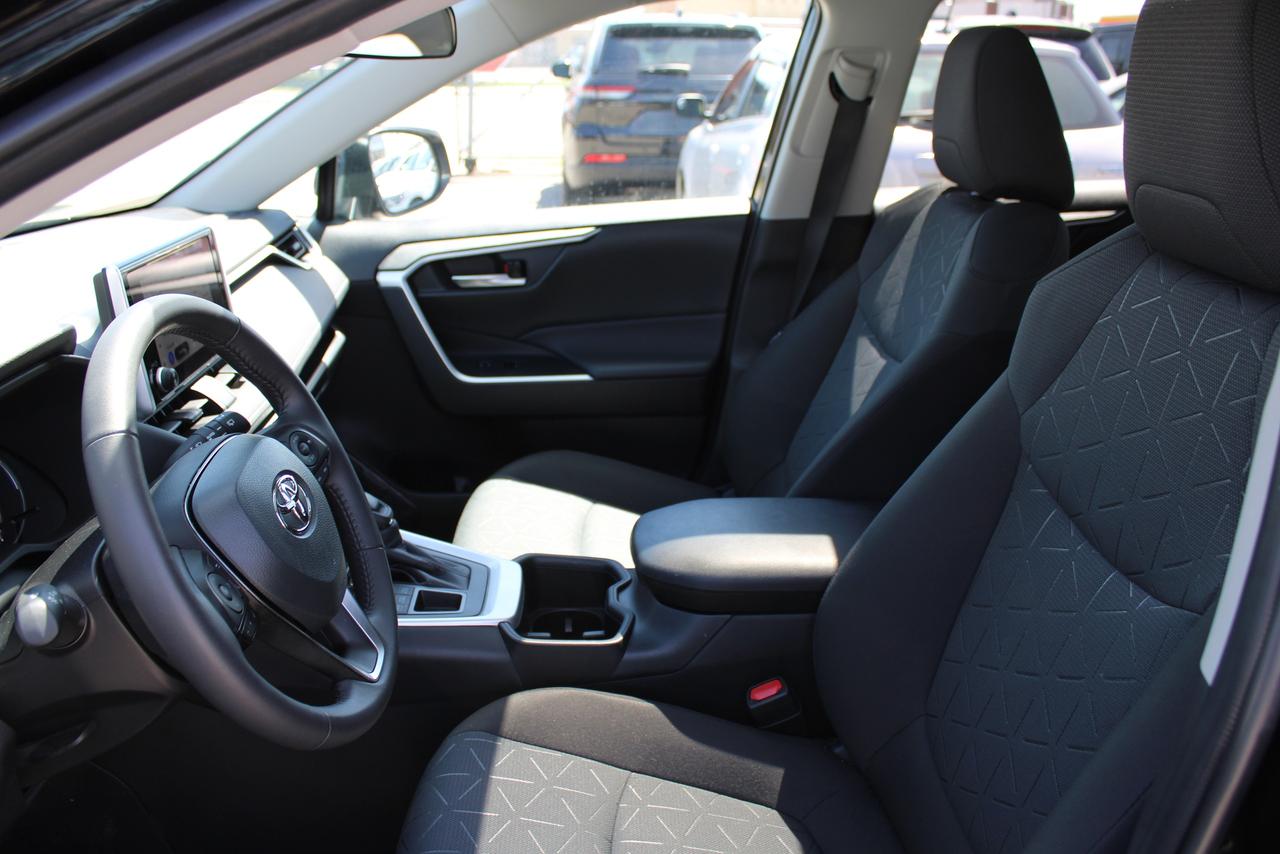 2025 Toyota RAV4 XLE Photo