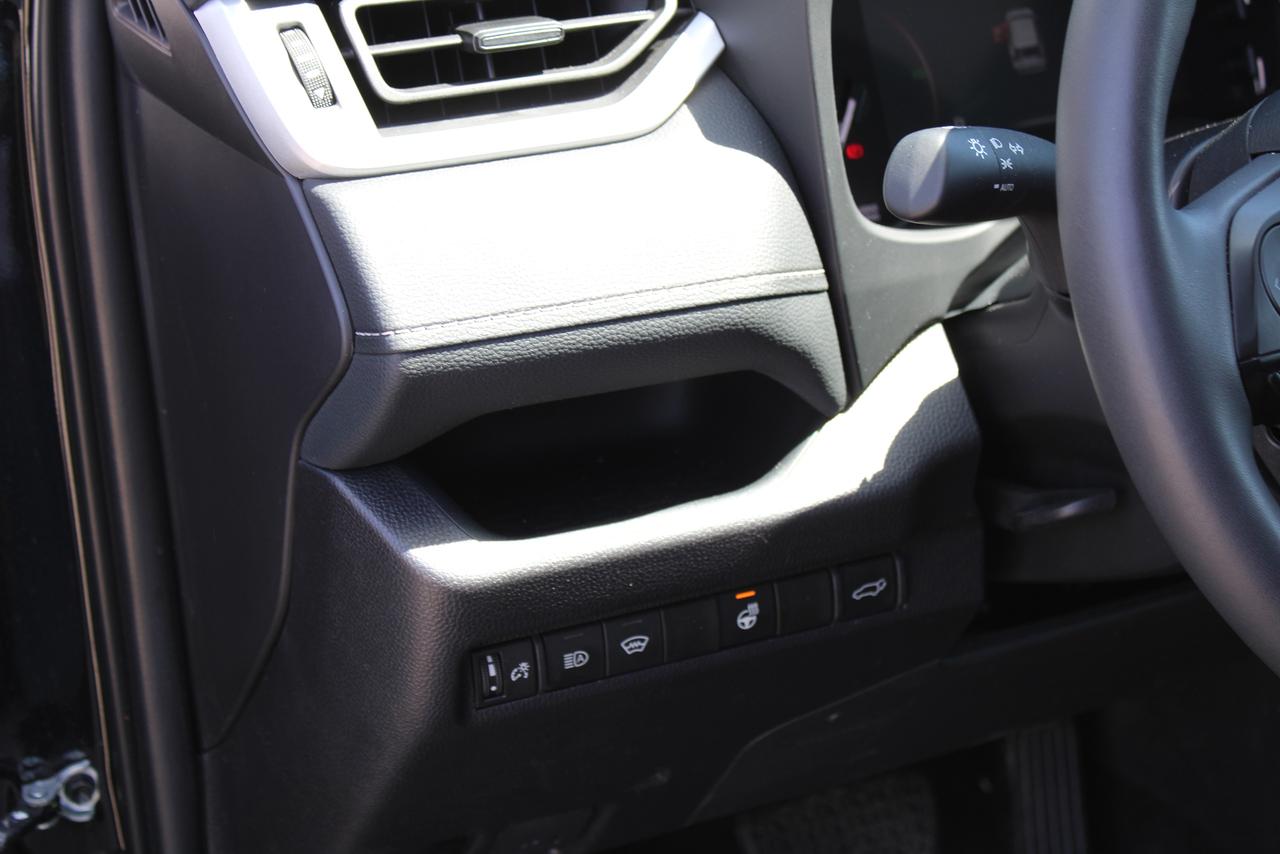 2025 Toyota RAV4 XLE Photo