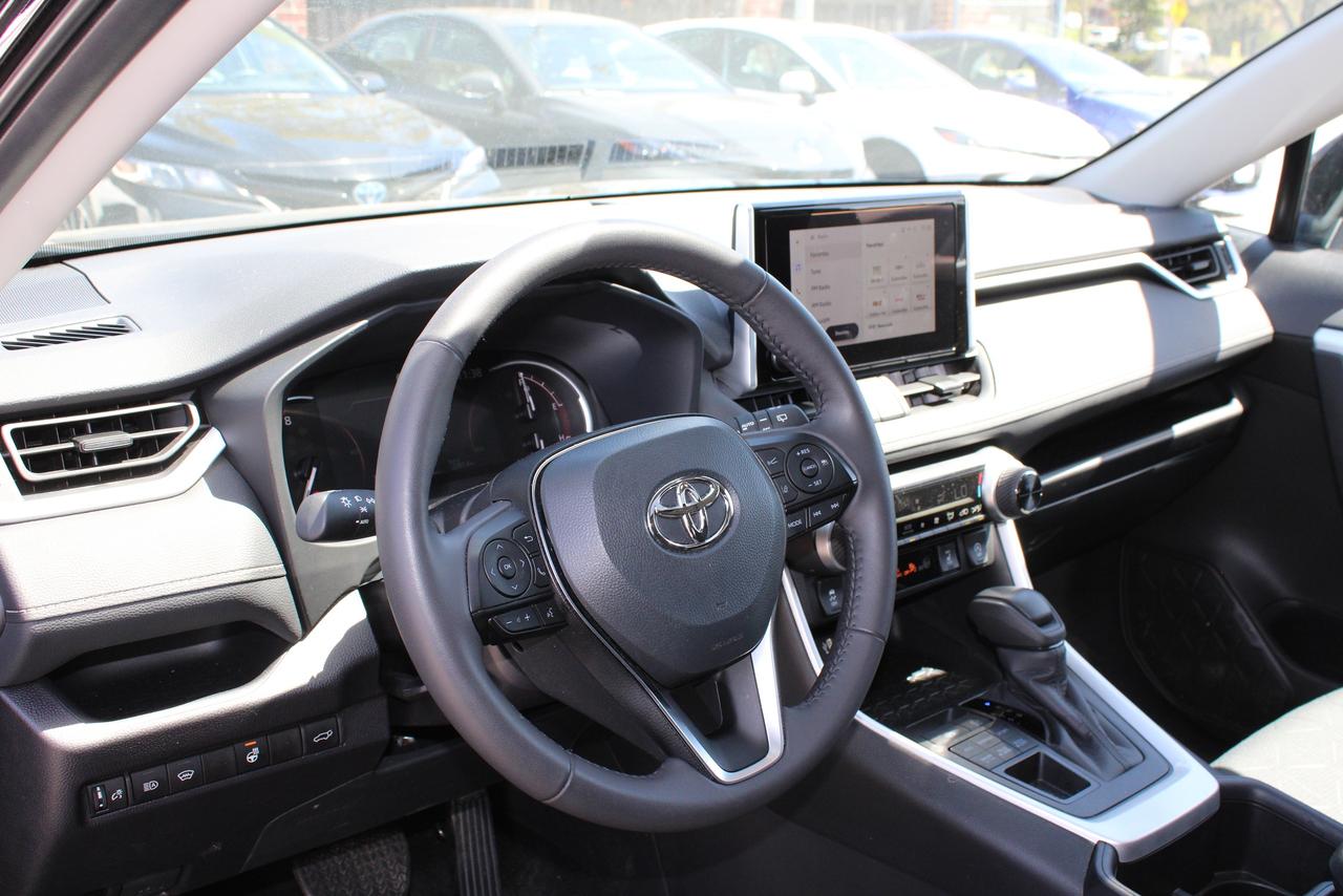 2025 Toyota RAV4 XLE Photo