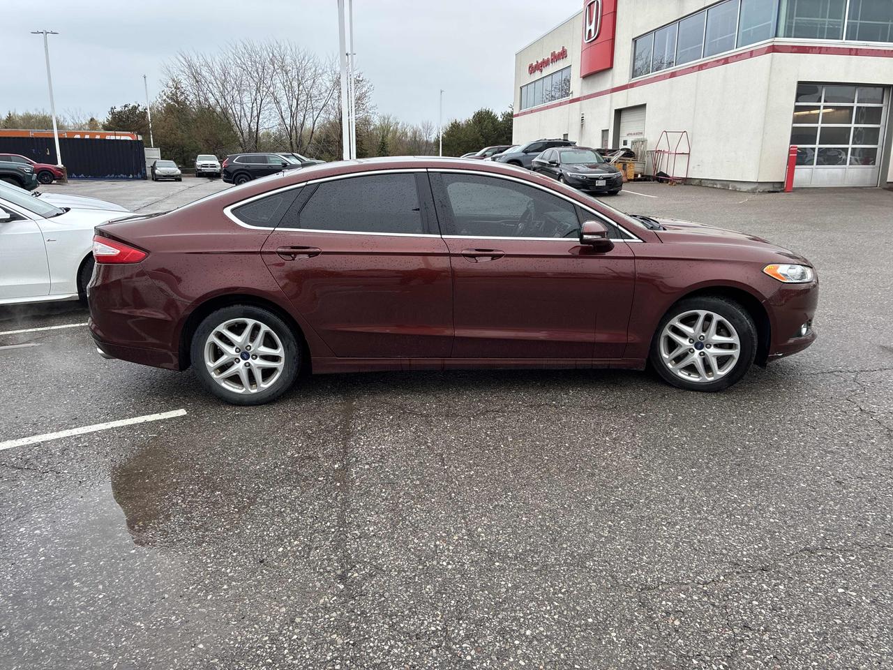 2016 Ford Fusion SE | Leather | Sunroof | Reverse Cam | Alloys ++ Photo