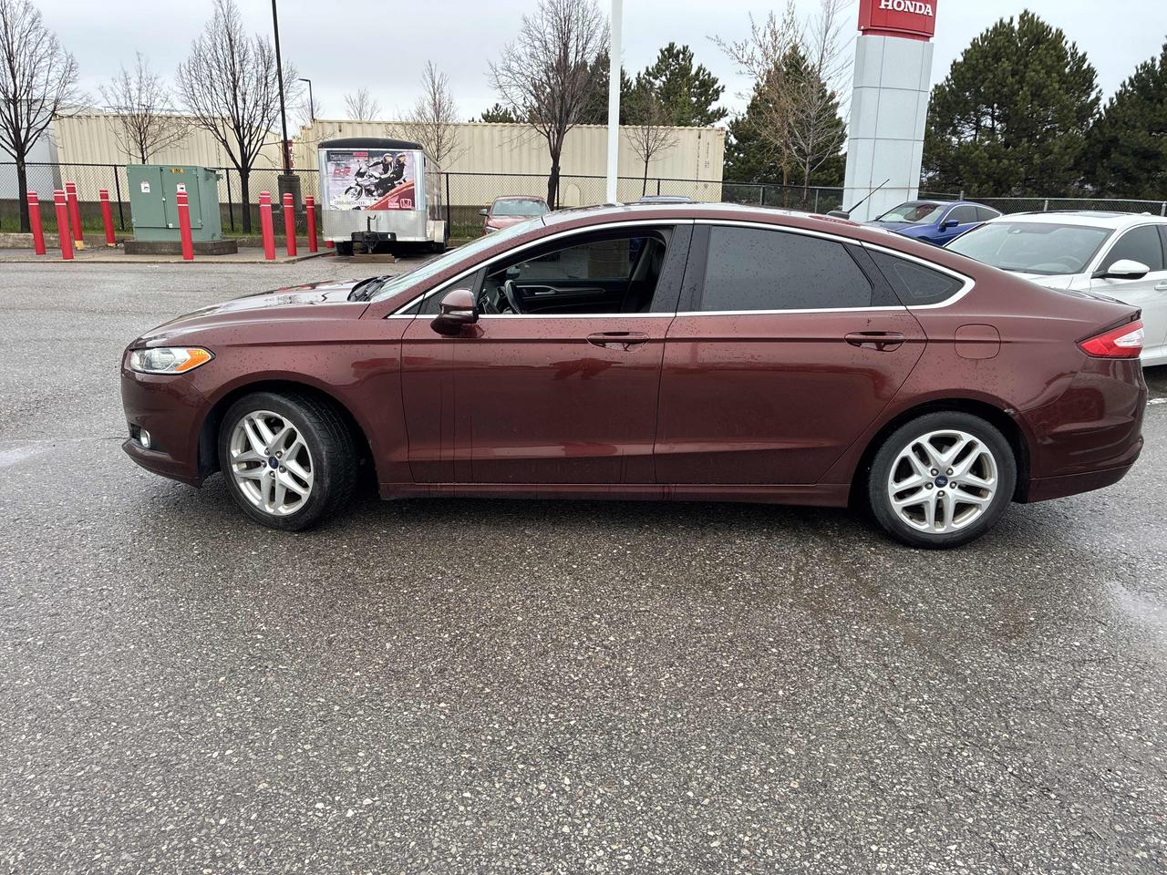 2016 Ford Fusion SE | Leather | Sunroof | Reverse Cam | Alloys ++ Photo