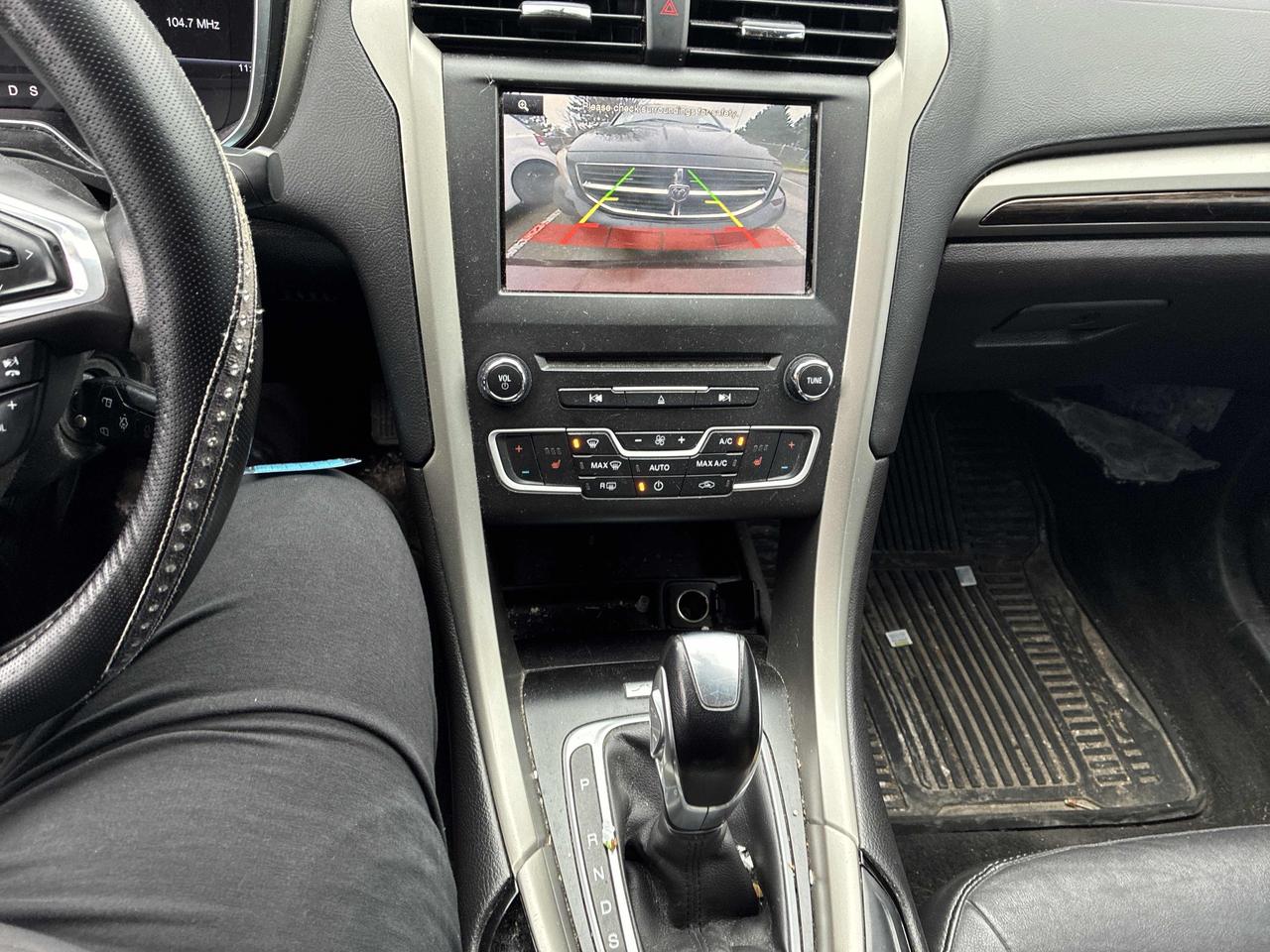 2016 Ford Fusion SE | Leather | Sunroof | Reverse Cam | Alloys ++ Photo