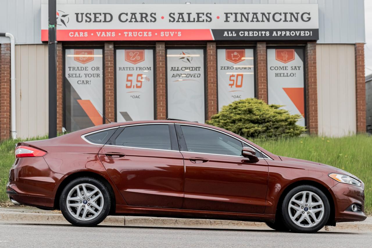 2016 Ford Fusion SE | Leather | Sunroof | Nav | Cam | Alloys & More