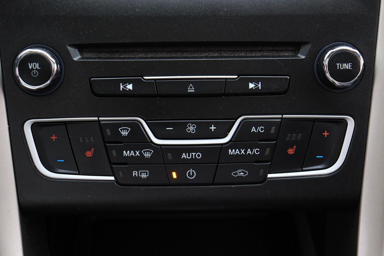 2016 Ford Fusion SE | Leather | Sunroof | Nav | Cam | Alloys & More Photo60