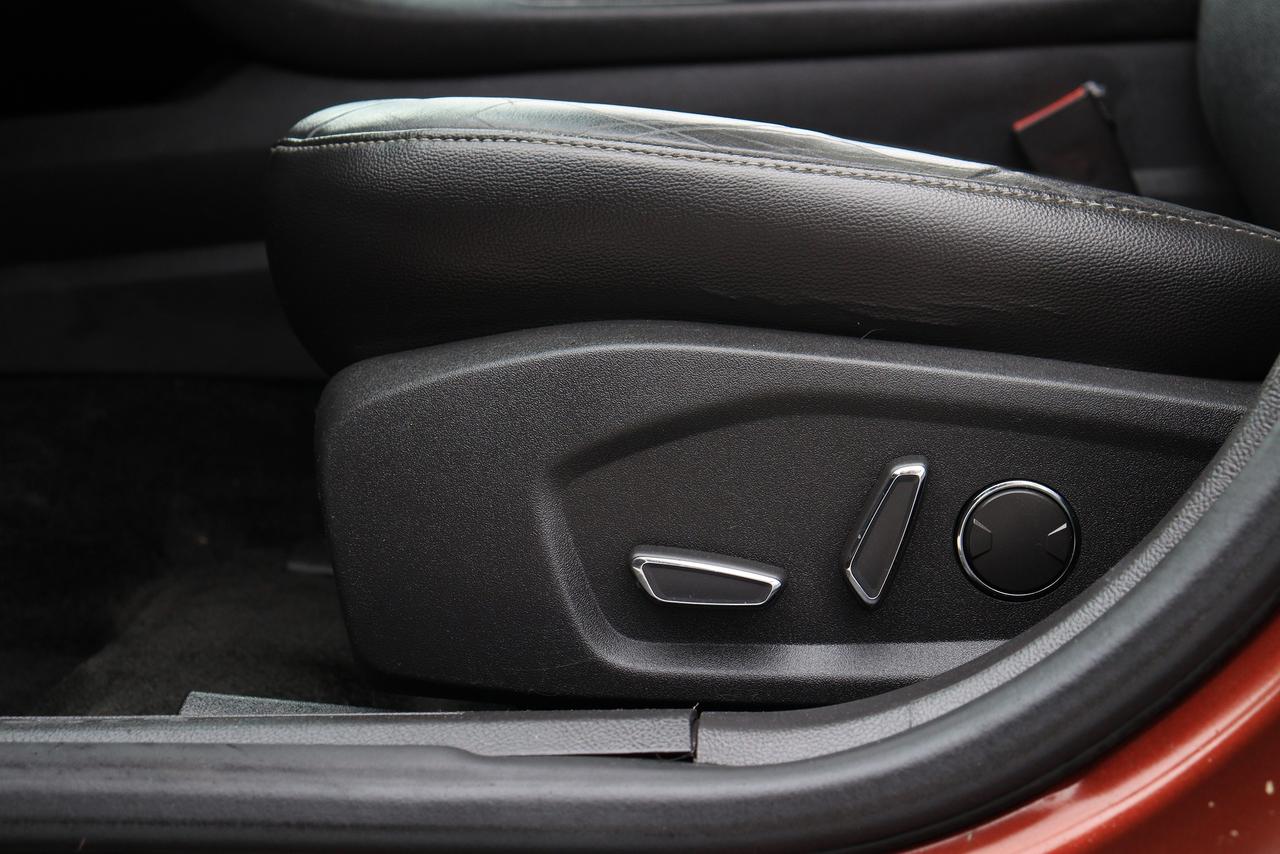 2016 Ford Fusion SE | Leather | Sunroof | Nav | Cam | Alloys & More Photo26
