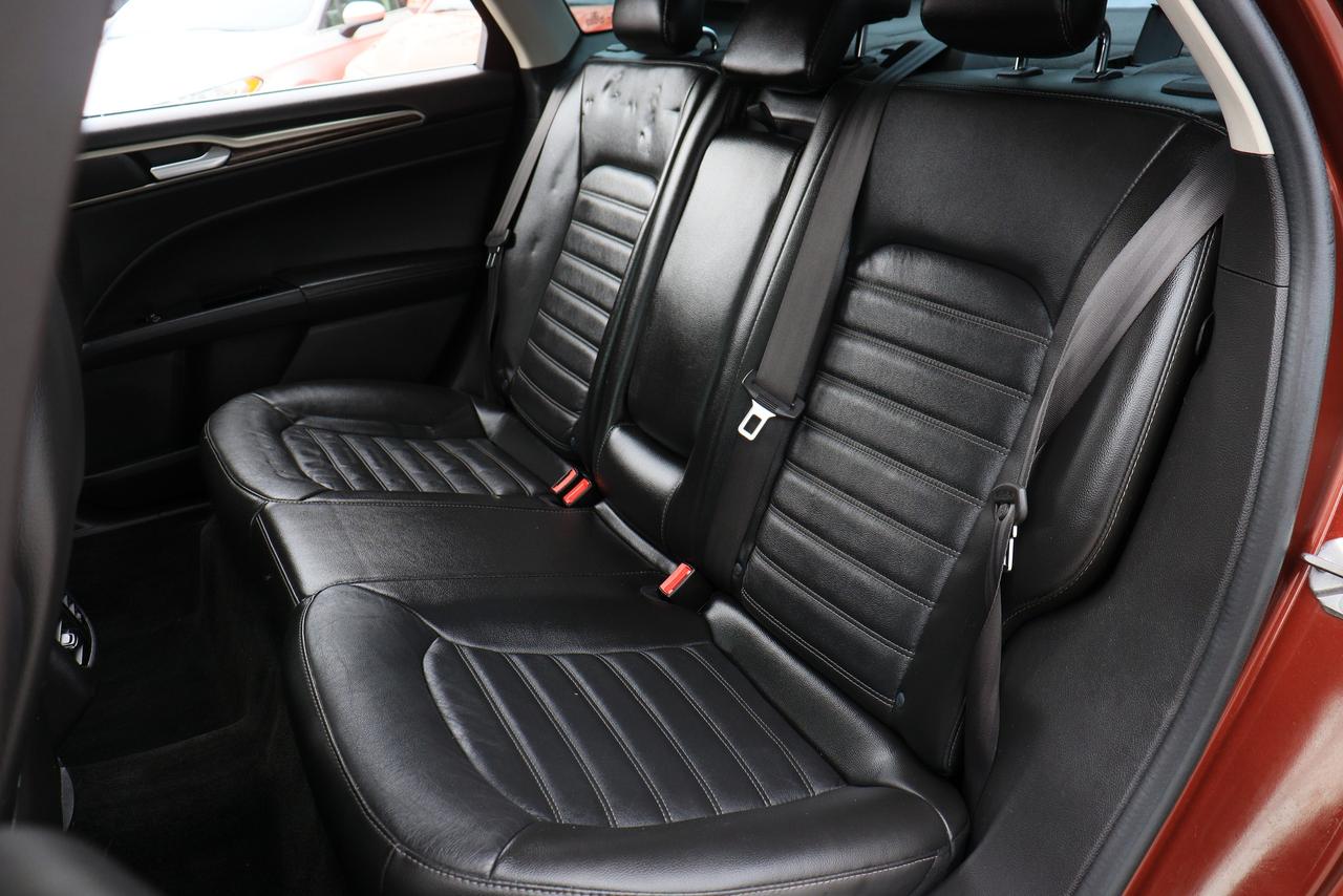 2016 Ford Fusion SE | Leather | Sunroof | Nav | Cam | Alloys & More Photo27
