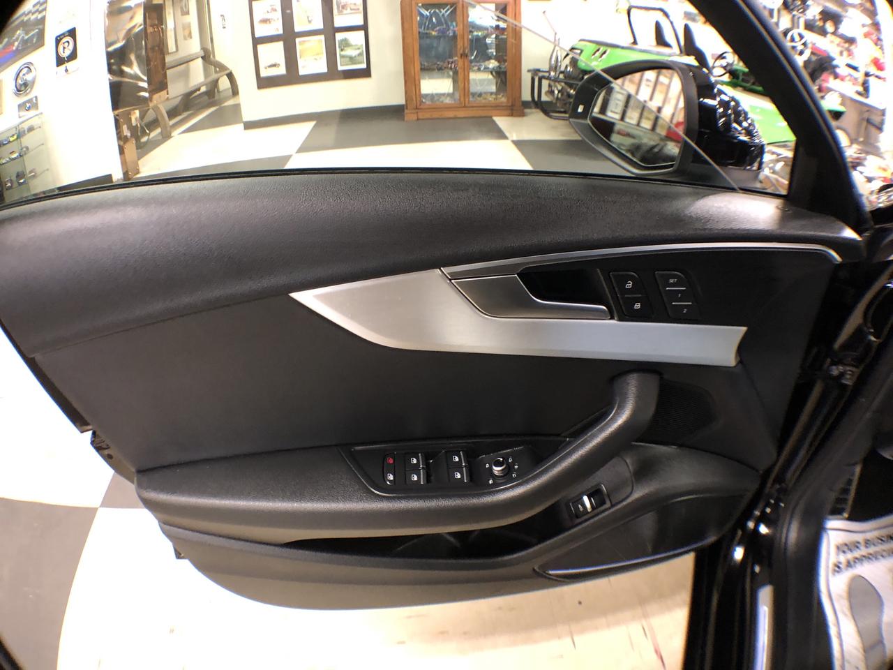 2019 Audi A4 TECHNIK S-LINE AWD LEATHER SUNROOF NAV B/SPOT CAME Photo