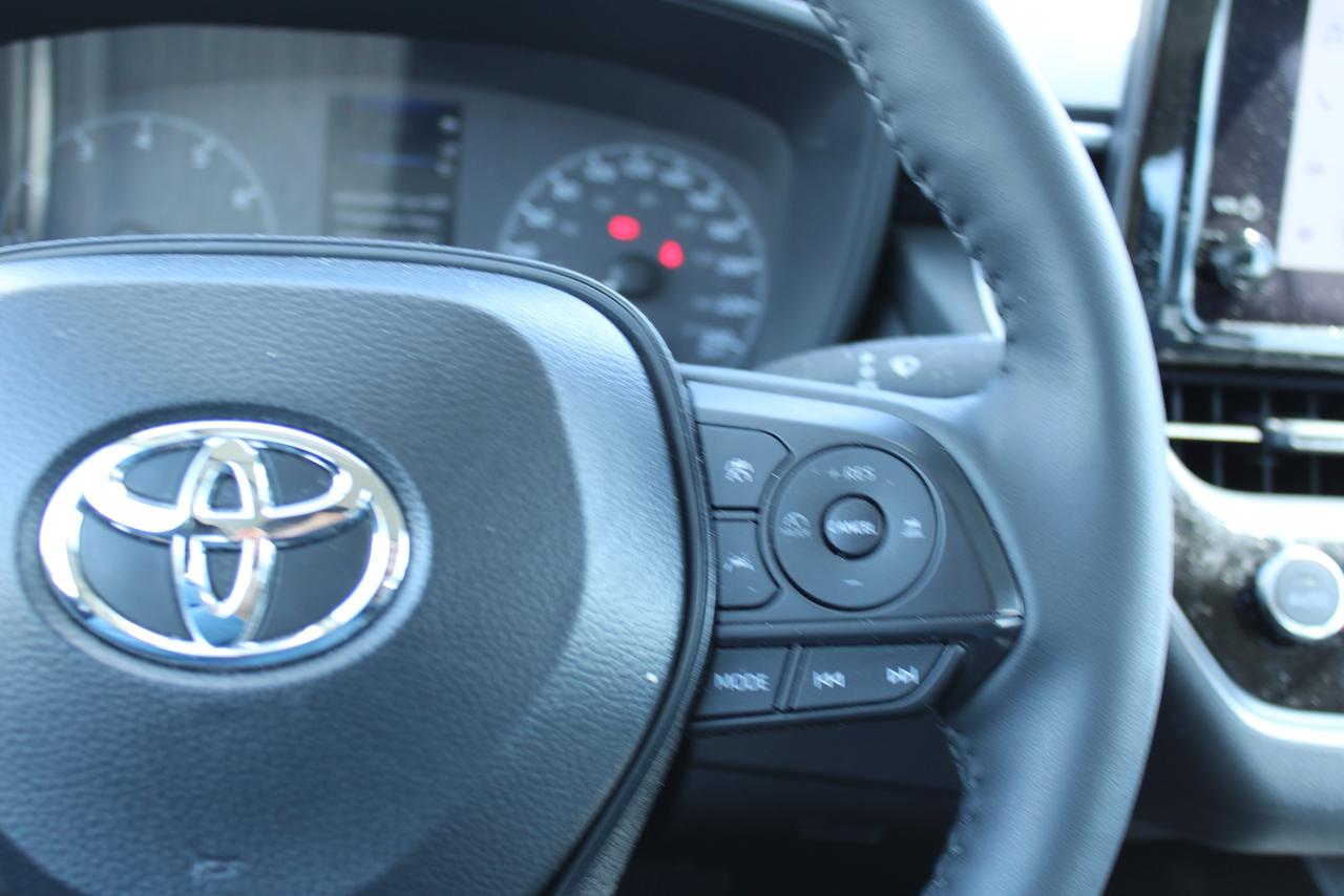 2025 Toyota Corolla LE With Sunroof Photo