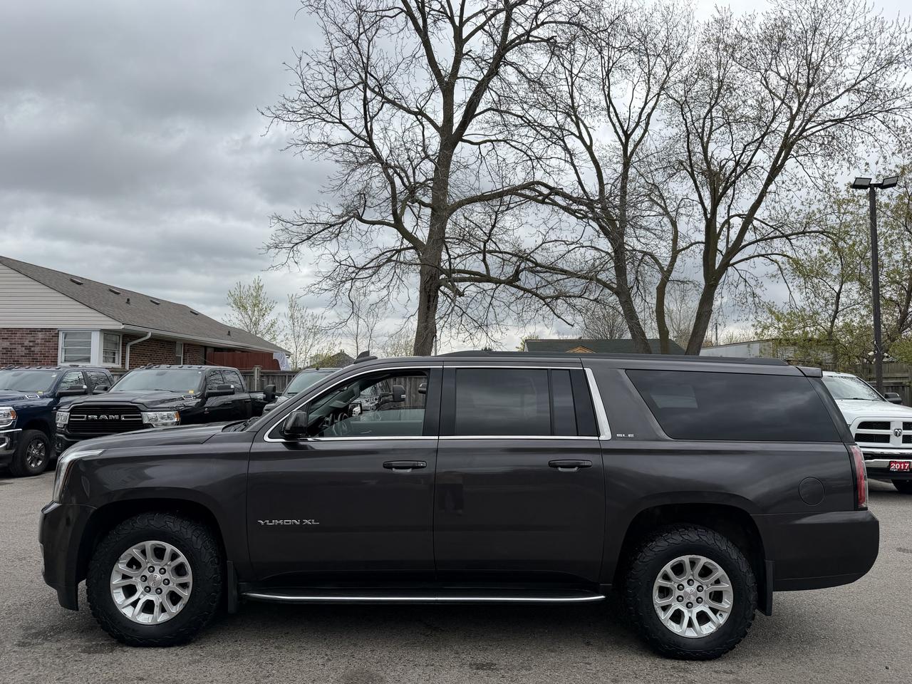 2017 GMC Yukon XL SLE | One Owner | Clean CARFAX Photo3