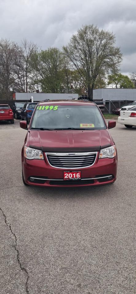 2016 Chrysler Town & Country TOURING Photo