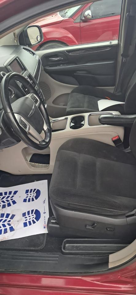 2016 Chrysler Town & Country TOURING Photo