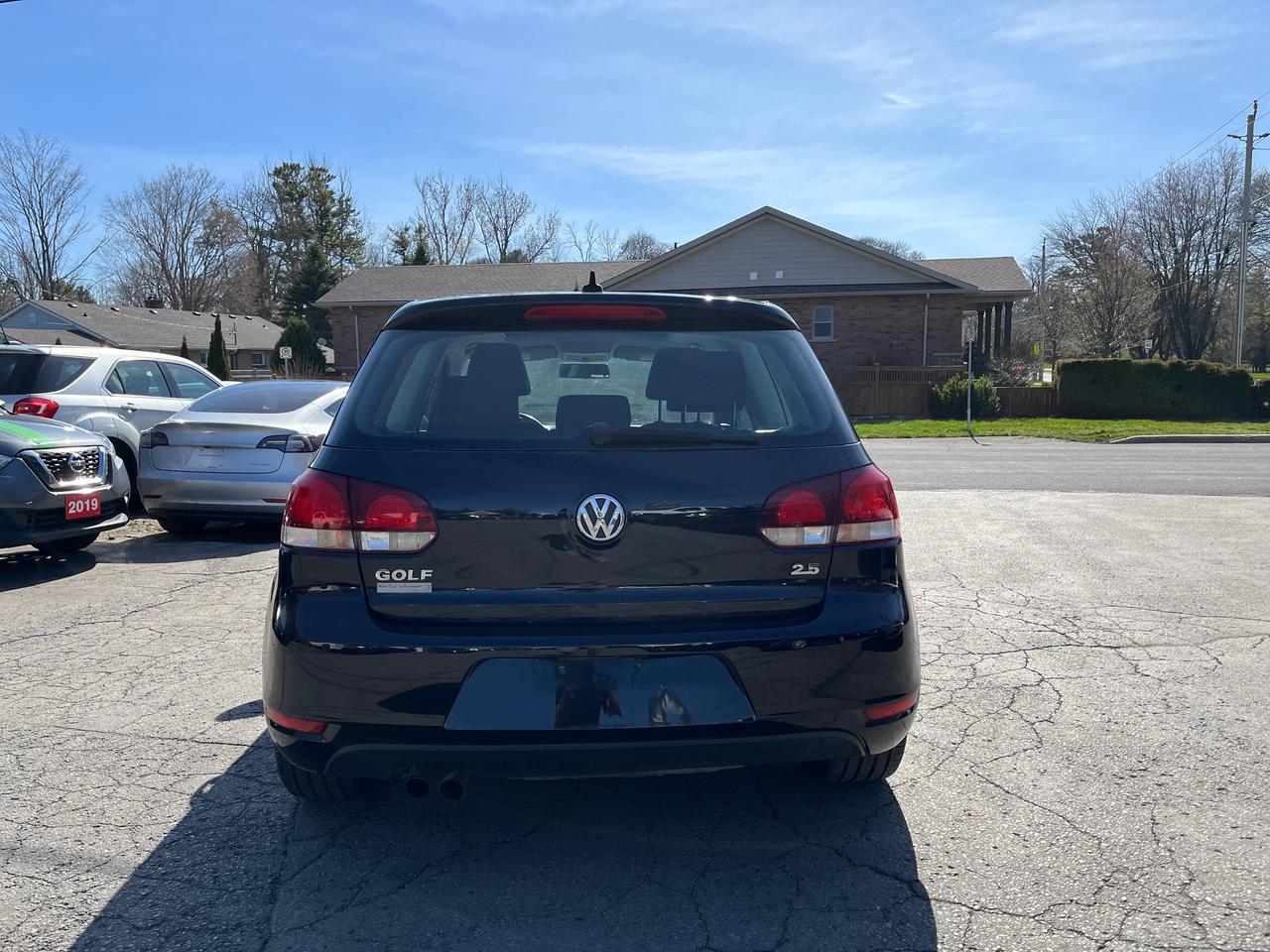 2011 Volkswagen Golf TRENDLINE Photo4